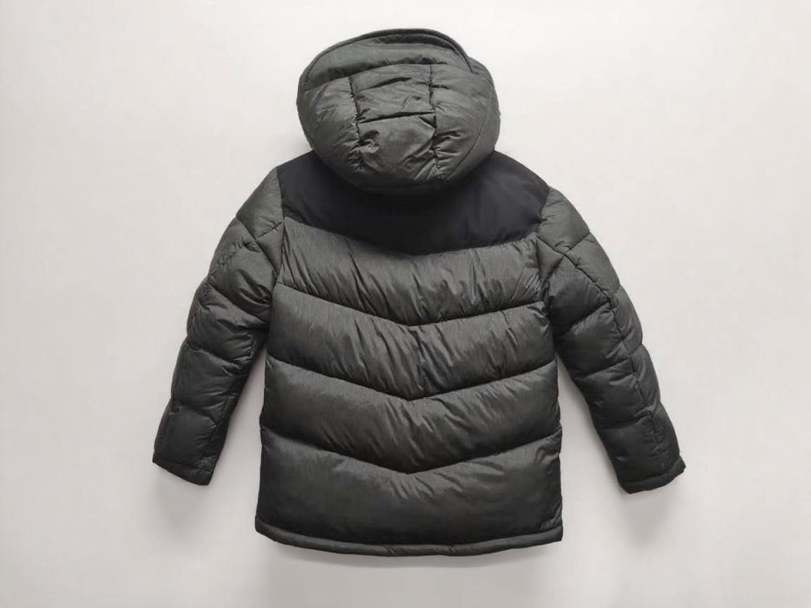 MODERN DESIGN AND PRACTICAL FUNCTIONALITY CHILDREN’S SKI JACKET